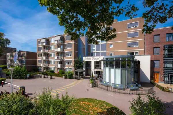 Huize Royal Rustique saffier gebouw voorkant